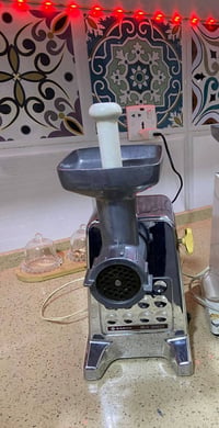 مايكرو ٥٠ • مكينة لحم ٤٥ • غلاية كهربائية ٢٥