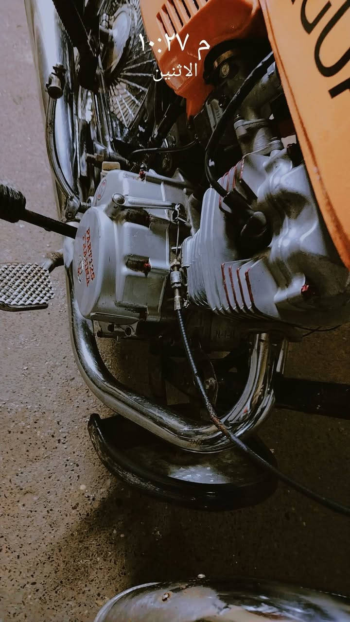 سلام عليكم ماطور بارت للبيع السعر 225 بي مجال بسيط ينقط دهن قليل من المكينه وشغال شرط هندر واحد شراي اتصل ***********
