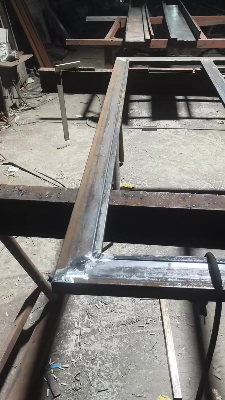 سلام عليكم اخوان حداد متفرغ من بغداد وهاذه عملي مثل ماموضح بلمقاطع اكثر عملي تزكام مثل مشوفون. رقم الهاتف ***********
