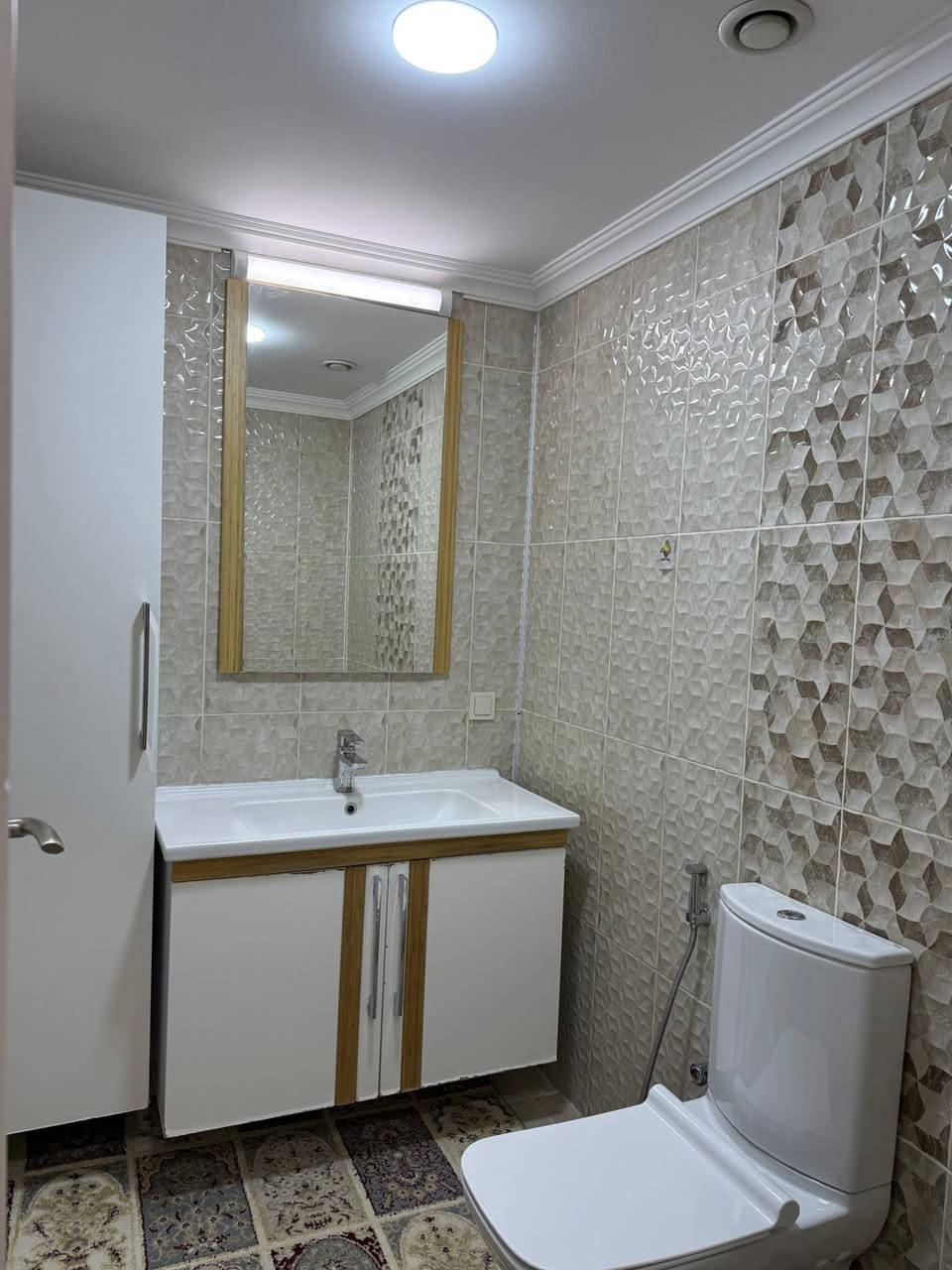 شقه للإيجار في رويا تاورز
٤ غرف وصاله مساحه ٢٢٠م
إيجاره ٨٠٠$ وبيه ومجال
للتواصل والاستفسار

0750 921 6696
