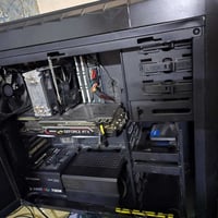 pc كامله للبيع عدا الشاشة المواصفات Powe supply: 700W thermaltake  M.B...