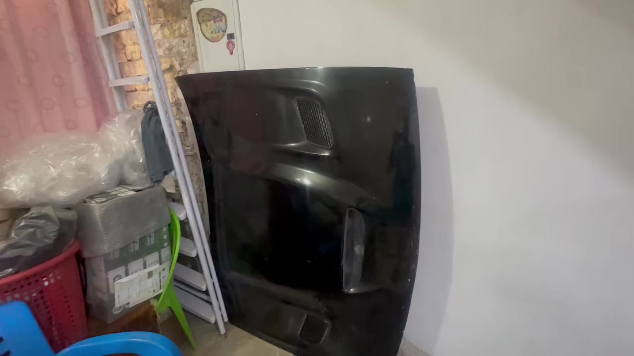 بنيد  هليكات. تايون باب اول.   السعر 200 الف. مكاني الغزاليه  شارع المشجر. ***********
