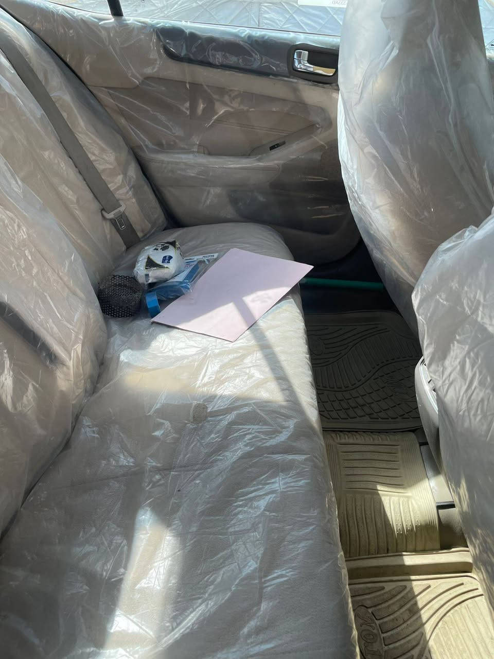 كيا كادنزه
مديل 11 بسمنه 
بيها جاملغ بس 
تخم تاير حداديه صدر خلفي امامي جديد
تبريد كله جديد كمبريسر غاز راديترات
رقم انكليزي ثاني يوم تحويل  
مصفره غرامات وسرقات 
مكان السياره بسمايه 
دواخل جديده ومكفله من الدواخل  كشرها خير من الله السياره كل نقص مابيها جاهزه
بونراما تخم تاير جديد سعر 95  
***********
