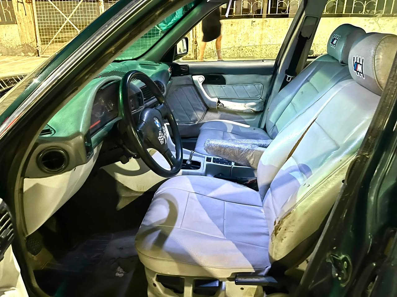 '
السلام عليكم للبيع بي ام 525اصل موديل 90

السياره بيها طخه براس الجاملق مواصله شاصي فقط البدنه مكان البليته شاصي من جوه سليم 

رقم كركوك سنويه لل27مشروع وطني 

شرط وكاله وتحويل مكينه عدله مسكر 

كير عادي نمره قصيره تو جي زت رياضي 

مكينه وكير بل جيس شلعه بيها شك الكاع 

ويل M.تخم ويل جديد تاير بجيس صدر جديد 

باور مي جوم كهرباء مسجل شغال 

كهربايات كلها شغاله لايت بدل اشاير رونات

برده خلفيه اصل سياره حلوه مال جناي 

صبقتها تخبل السعر 40وبيها مجال قليل 

مكان السيآره بيجي صلاح الدين 
رقمي ***********
