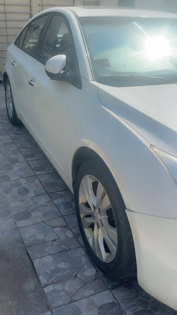 شوفر ليت كروز ٢٠١٦ خليجي شركة المنصور
بدون حادث 
طخطخات بسيطه بدون صبغ 
ماشيه ٦٤ الف كيلو
رقم بغداد
داخل جلد بلادي شاشه كبيره
مكاني بغداد حي القادسية
*********** 
السعر ١٠٥ ورقة وببه مجال بسيط
