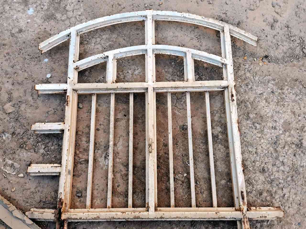 اربع شبابيك للبيع يحتاج صيانة فقط/
اثنين قياس 123 × 99.5
الرصاصي  132 × 145
والأخير قياس 120.5 × 141.5

رقم التواصل: ***********
وبخدمتكم
