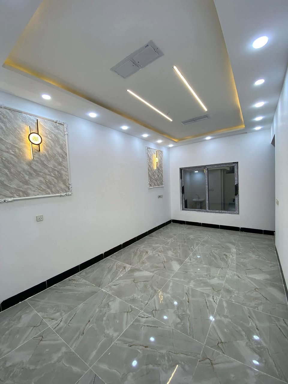 #دار  للبيع عدد 2 

"""""""""""""""""""""""""""
#حالة الدار  بناء  حديث  زيرو فول مواصفات 

سقوف مغربيه نظام دكتات نظام مراقبه واجهه فلين 
"""""""""""""""""""""""""""""
موقع مميز جدا  
#مساحه 135  متر مربع  
سعر مناسب 
#موقع  الدار  ( كركوك حي الاسرى المفقودين خلف مدرسة مروان الجبوري ) 
موقع مميز جدا جدا
"""""""""""""""""""""""""""""
الدار يتكون من طابقين 
محتويات الطابق الارضي كراج سياره  +مطبخ حار+بارد+استقبال+صحيات+هول كبير غرفتين نوم 
الطابق الثاني غرفتين نوم هول صحيات 

_____________________________________

"""""""""""""""""""""""""""""
نستقبل كافة عروضاتكم التجارية والسكنية كركوك  
اذا كنت ترغب في بيع  عقارك 
تواصل معنا
***********
***********
-------------------------------  
#العنوان كركوك سايدين المحكمه الجديده عماره البحرين مجاور اسماك الاغا البغدادي مكتب جنه عدن
