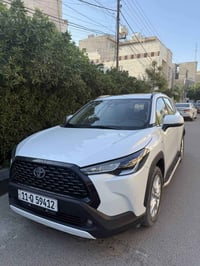 كورلا كروس 2024 ماشية 28 الف السيارة جديدة الف الحمدلله مكفولة من كلشي...