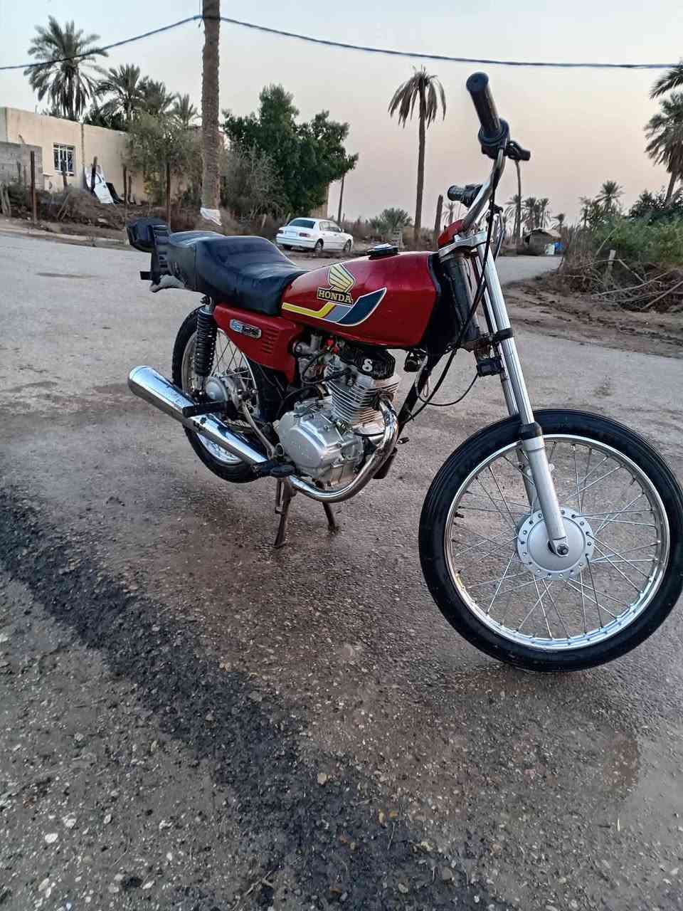 السلام عليكم دراجه للبيع. نظيفه ما عوزه شي. أدوات. سعر 500وبيها مجال قليل. مكان ناصريه سوق الشيوخ. رقم الهاتف :***********
