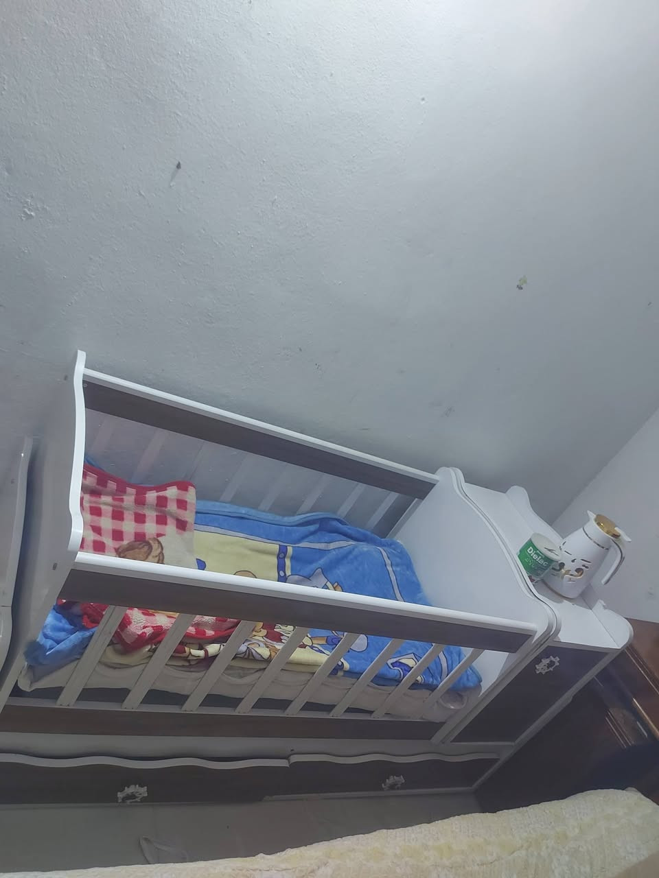 غرفة نوم تسكام  باب حديد تزكام  مرجوحه تزكام 
كاروك حجم كبير ستخدام قليل  ميز تزكام 
مكاني انوار الصدر 
***********
