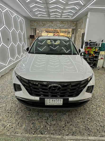 تحيه طيبه السلام عليكم ورحمة
***********
توسان2024 ( خـليـجـي )

ماشية 27 

فول مواصفات قمارة حديد 

•المحرك :  دوش 2000

•دخول ذكي

•تشغيل عن بعد 

•تشغيل بصمة

•لايت دوار معه الاستداره 

•مري شفط 

•كشافات 

•شاشة كبيرة 

•حساسات امامية خلفية

داخل جلد •

•مصابيح امامية زنون مع LED 

•مصابيح خلفية LED

•تتسع المقصورة ل 5 ركاب 

•مقاعد امامية كهرباء عدد2

•مثبت سرعة  control Cruise 

•أوضاع القيادة Drive Mode ايكو_سبورت_نورمال 

•فول تحكم ستيرن

•هاند بريك بصمة

•نظام مانع الانزلاق 

•نظام نزول منحدرات 

•أشاير بالمري 

•اوتو هولد

•شحن وايرليس

. مدخلين  USB 

•ستائر ابواب خلفية

•مري كهرباء

•مود درايف

•تبريد امامي خلفي قطعتين

باقي المواصفات المعروفه 

سنوية جديدة

السعر218
الاستفسار 
***********

ملاحظه بيهه 3 رصعات 

مكان بغداد الغزالية
