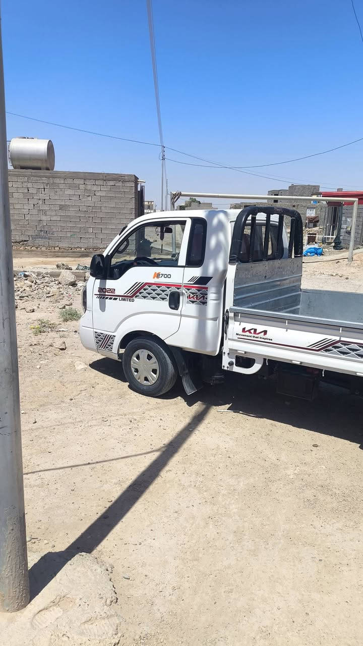 كيا عموشه للبيع موديل ٢٠٢٢ رقم بغداد سياره جديده مكفوله كير محرك شاصي مكفول تبريد ثلج العنوان الرمادي  الهاتف ***********
