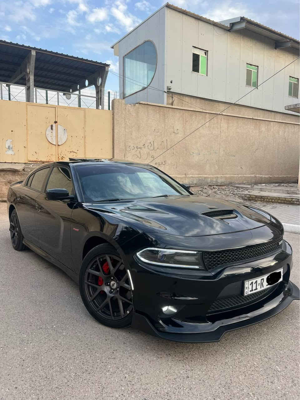 سلام عليكم جارجر دايتونه مديل 2018 مكينه5700  اصل وارد امريكي حادث كلش بسيط الجاملغ الامامي الايمن مبدل اصلي 
بدون شاصي بدون لغد حته العرضانيه 
بلاديه وحته الراديترات بلاديه وباقي السياره كفاله مكنيه وكير وحداديه واكسل مكفولات
موصفات السياره فول 1/1 ✅
1/ فحته سقف 
2/ ستيرن كهرباء وخزن ميموري
 3/ كشنات كنتاره تدفئه وتبريد كهربائيات 
4/ شفتات ستيرن 
5/ شاشه كاربلاي وكامره خلفيه
6/ ويلكب حجم 20 اصلي 
7/تشغيل عن بعد
8/ كت SRT بلاد 
السياره عليه تزويد عليه برمجه سيفتي 
كاجكان اصلي عليه تفريغ ولف حماوه
رينسنك وعليه دبل فان خليجي عليه
شوته رياضيه بلاد السياره كلش جديده
ماناقصه برغي ماشيه 100 ميل حقيقي
السياره رقم بغداد مشروع وطني شرط التحويل 
مكاني البصره📍
الاستفسار *********** البصرة, العراق
