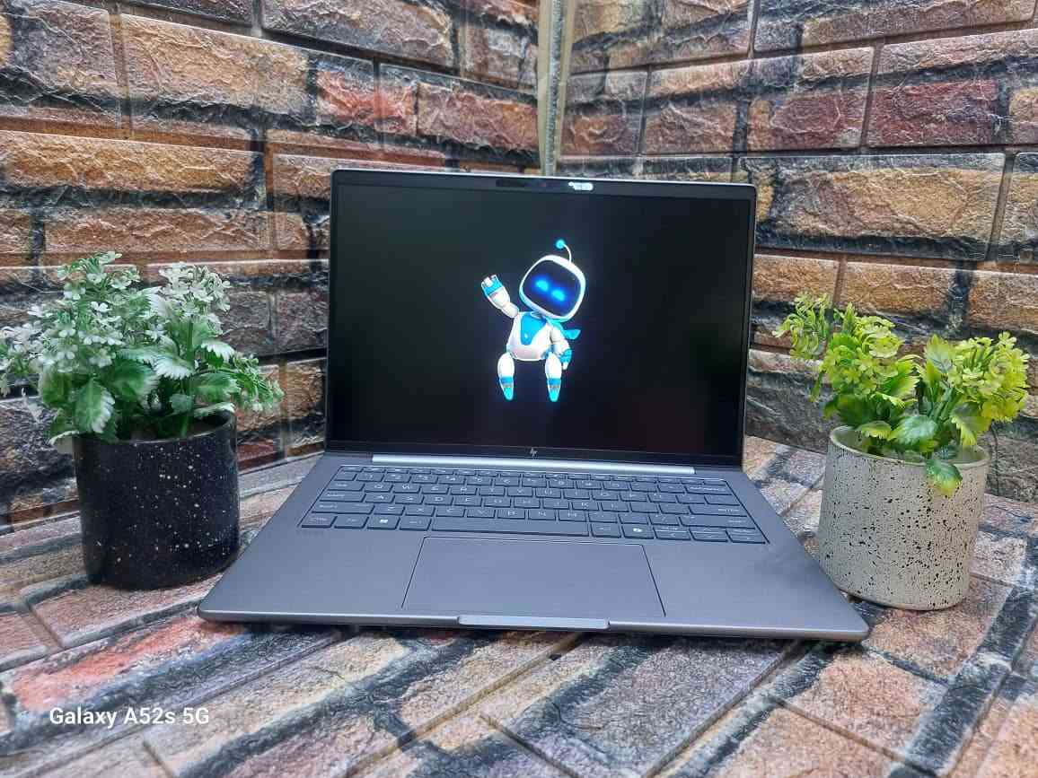 🔥 HP ZBook 8 G1a | 14" 🔥
لو بتدور على جهاز فئة رجال الأعمال والمحترفين، يجمع بين القوة والفخامة وخفة الوزن، فـ الـ ZBook الجديد معمول عشان يديك أداء جبار في أي شغل من غير ما يثقل عليك في التنقل. 💼⚡
━━━━━━━━━━━━━━━━━━
💻 الموديل: HP ZBook 8 G1a – 14 Inch
🚀 المعالج: AMD Ryzen AI 9 HX PRO 375
معالج جيل جديد بأداء قوي جدًا، سواء شغل شركات، برامج تقيلة، تصميم أو مونتاج.
🧠 الرامات: 16GB DDR5
سرعة واستجابة ممتازة مع تعدد البرامج والمهام.
💾 التخزين: 1TB M.2 SSD
مساحة كبيرة وسرعة خرافية في فتح الويندوز والبرامج.
🎨 كارت الشاشة: AMD Radeon 8GB Dedicated
يشغل برامج الجرافيك والتصميم والمونتاج بكفاءة عالية.
🖥️ الشاشة: 14" FHD+
ألوان جميلة وصورة واضحة وتفاصيل ممتازة.
⌨️ إضاءة كيبورد: Backlit Keyboard
استخدام مريح حتى في الإضاءة الضعيفة.
━━━━━━━━━━━━━━━━━━
✅ جهاز فئة Workstation احترافي
✅ مناسب للشغل التقيل والتصميم والمونتاج
✅ خامات فخمة وجودة تصنيع ممتازة
✅ خفيف وسهل التنقل
✅ أحدث تقنيات AMD AI
💎 مش مجرد لابتوب... ده جهاز معمول للناس اللي شغلها محتاج أداء محترم وشكل يليق بيها.
🔥 HP ZBook 8 G1a هيبة الـ ZBook المعروفة... لكن بجيل أقوى وأذكى من أي وقت فات. 👑💻
📍 للتواصل والحجز:
📞 01022375726
📍 العنوان: المهندسين – شارع جامعة الدول العربية
🚇 قريب من محطة مترو جامعة الدول العربية
🚚 شحن وتوصيل لكل المحافظات
🛡️ ضمان 6 شهور – أول شهر استبدال كامل


**إذا كنت صاحب هذا الإعلان وتريد حذفه لأي سبب، رجاءا أرسل رسالة إلى الدعم الفني**