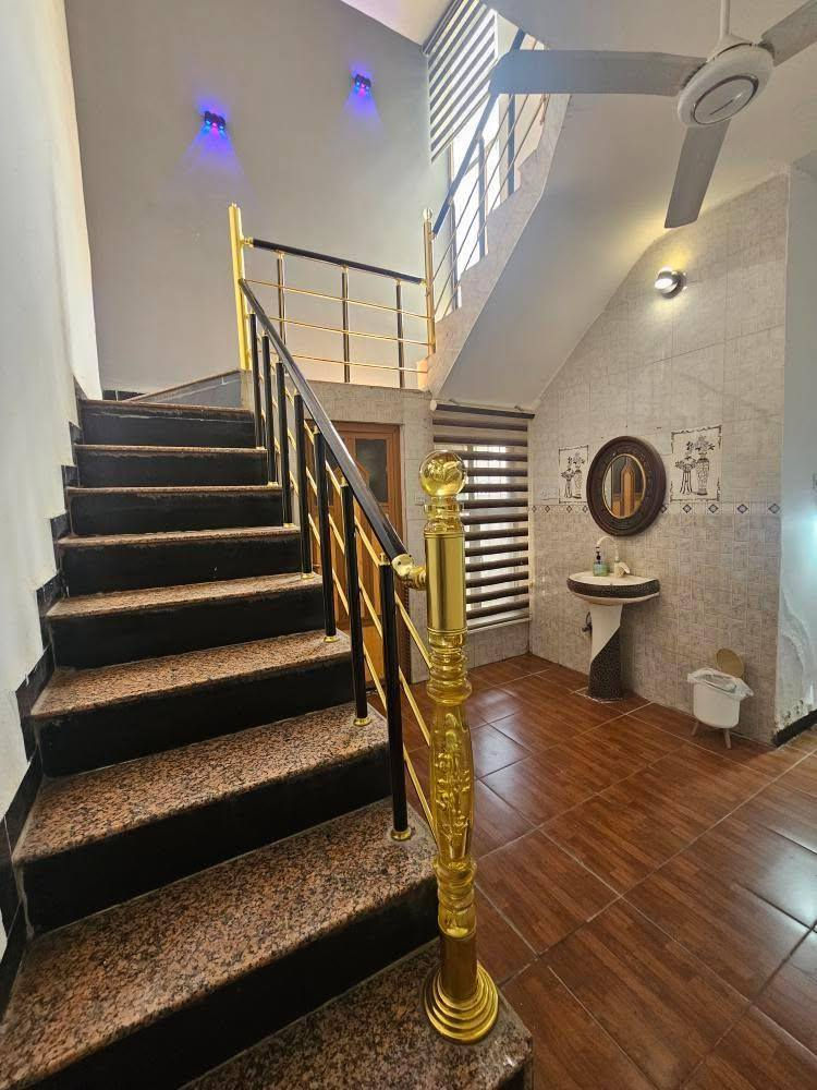 دار للبيع المساحه 125 متر طابو صرف الواجهه 5*25حي المصطفى خلف مؤسسه العين  مقابل ميزانيه وبنلص رائد 
للاستفسار الاتصال او مراسله الرقم بي واتساب
‏‪***********‬‏
