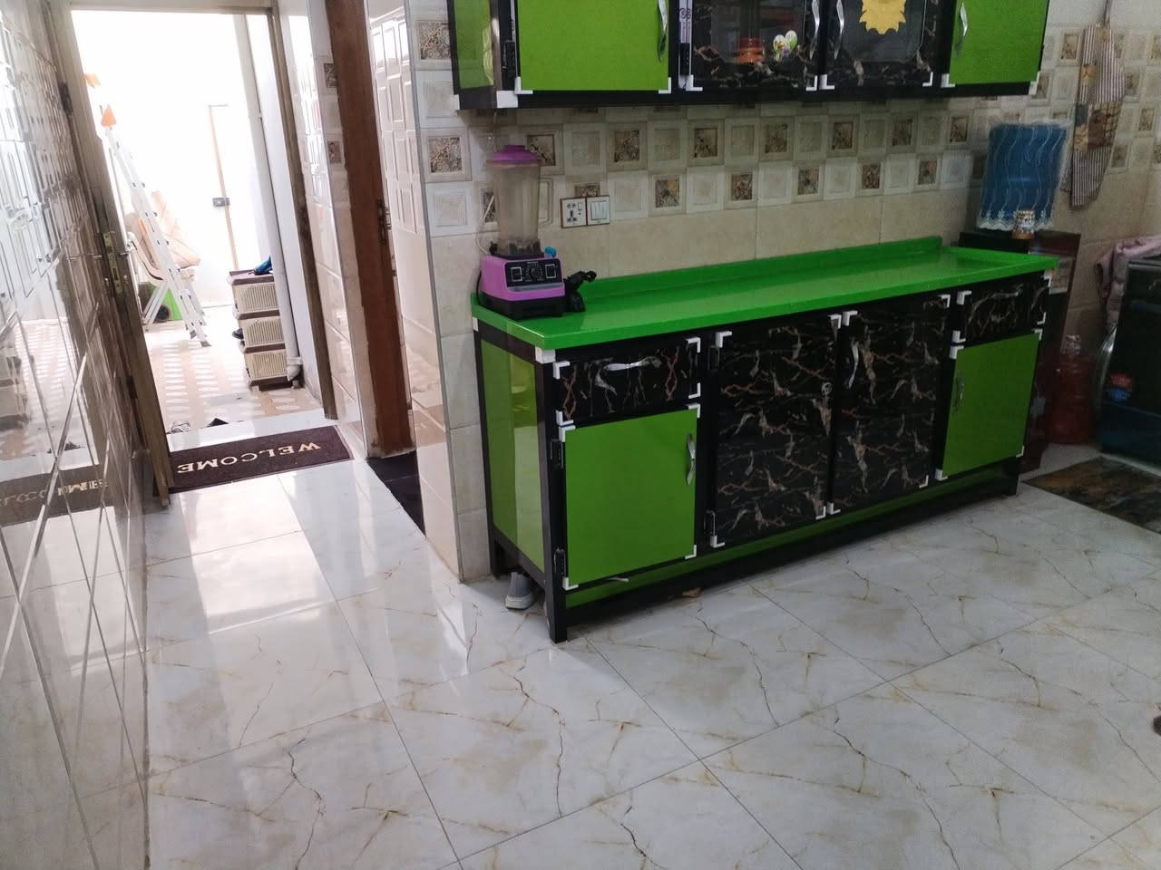 بسم الله
دار سكن للبيع 100 م  طابقين في حي الفرات شارع الصب قريب على الشارع العام

السعر 120 وبي مجال 

بناء حديث

 الطابق الأول . متكون من طرمه . استقبال .مطبخ . صاله .غرفه .مناور 2 صحيات داخليه وخارجيه
الطابق الثاني .صاله .غرفه نوم

طابو صرف

للتواصل.  ***********
