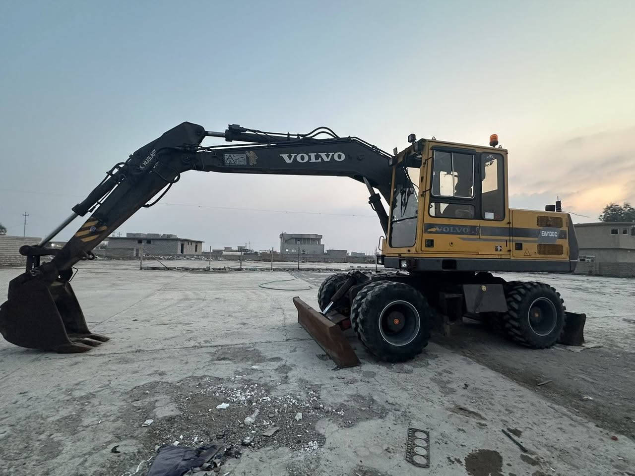 حفارة تاير فالفو حجم وسط رقم اربيل عنوانها سنجار سعرها 267$
0750 211 7932
*********** سنجار, نينوى
