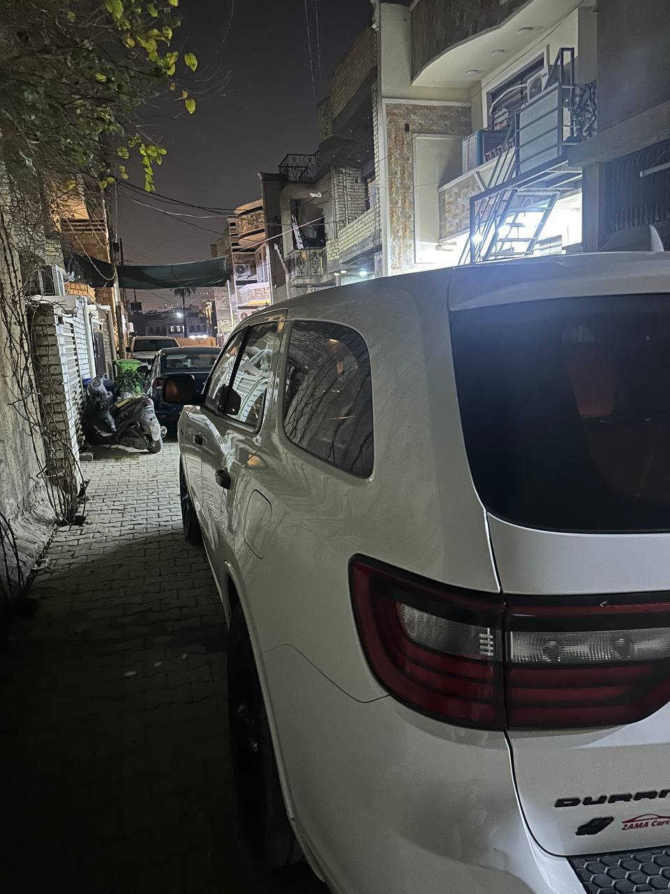 السلام عليكم من رخصة الادمن المحترم دوج دورنگو 2020 للبيع او مراوس حسب الرغبة 
لون/ابيض 
فئة R/TMax 
V8 5.7 
فتحة/سقف 
داخل جلد احمر 
7راكب 
كلين تايتل. كفاله عامه 
رقم/دهوك 
بصمة تشغيل 
كشنات اماميه تدفئه+تبريد 
جنطه كهرباء شفط.
كشنات خلفيه فقط تدفئه 
معروفه مواصفات الR/T 
السعر. اتصل بيك خير وتدلل 
*********** 
مع الشكر 🌹
