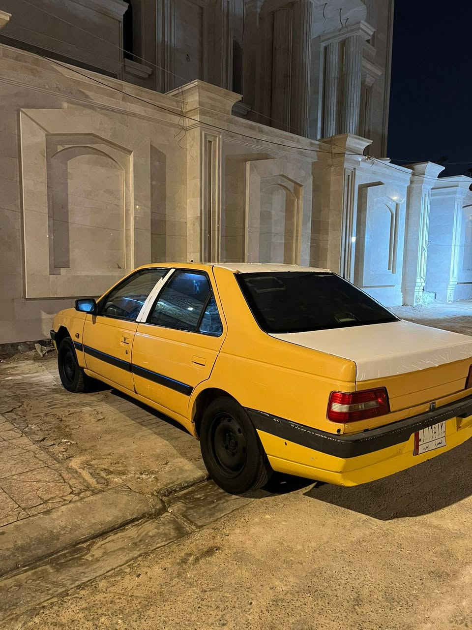 بيجو موديل 2012 سياره حلوه متوجها وماندل راعيها  كير محرك تبريد شغال حداديه زينه عنوان بصرة السعر 16
***********
