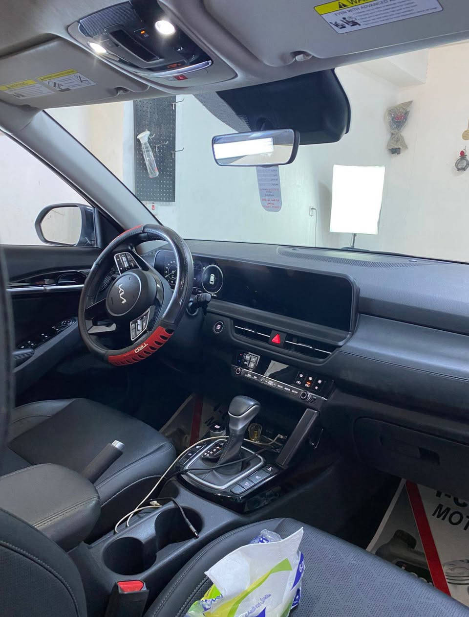 EX
كيا سيلتوس ٢٠٢٤
فول مواصفات 
*مكينه ٢٠٠٠ دوش المرغوب 
*السياره  فور ويل 
*شحن وايرلس 
* تبريد قطعتين 
*بصمه تشغيل عن بعد
* كشنات كهرباء 
*تدفئة بالكشنات 
* فتحه  
*داخل اسود جلد ومخمل 
*شاشه تدعم ابل وكار بلي و كبيره متصله 
*٣ رادارات
* تحديد مسار
*توقف ذاتي 
*نقطه عمياء
*اطفاء ذاتي 
*كاميرا دواره
الضرر  صبغ بابين السايق والي وراء فقط صبغ السياره مكفوله من التبديل 
سعر 180 ورقه 
مكان السياره - كربلاء
رقم.. كربلاء 
***********
