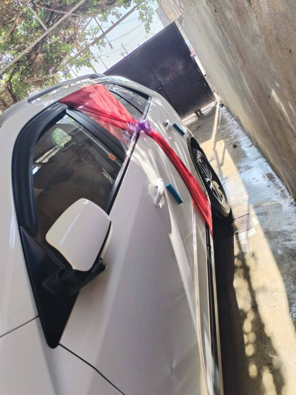 سياره سورنتو ٢٠١٤ نص فول خليجي رقم أربيل دولي هزة جديدة بهلشهر السنوية لل٢٠٣١ اللون ابيض ثلجي بسمي شرط التحويل المحرك نضافة فول مبدل كاسكيت فقط قبل  شهرين بدون تنقيص او تبخير محرك ٤ سلندر ٧ راكب صدر جديد تاير جديد قبل شهر شديتهن تدفئة تبريد كاملة بدون اي نقص بس رقم الهاتف *********** بدون وتبديل السياره كلين السعر ١٦٥ وبيها مجال قليل
