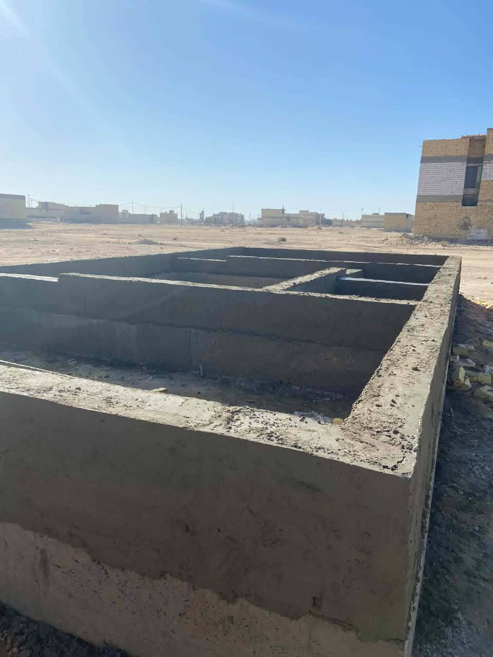 السلام عليكم
يتوفر لدينا عرصه مساحه 50 متر مصبوبه ومجعبه في النجف حي النداء منطقه 66 قرب شارع قنبر بيها صفحه سجل 
السعر 23 مليون الشراي يتصل 
 ***********
***********
