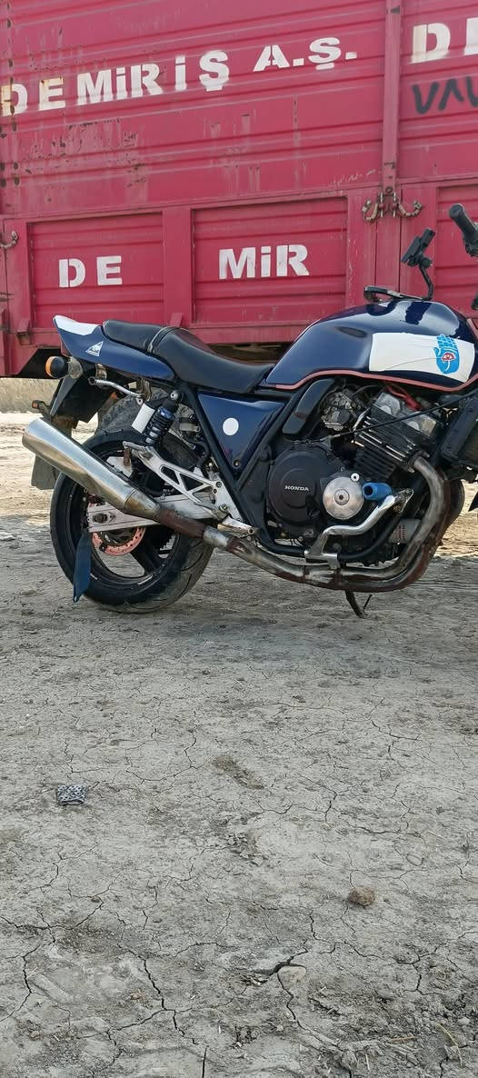 سيبي كفاله عامه محرك كارتون
دراجه مال جناي قفله مليون و350
ترهم مروس بستوته او دايون او ايراني وفرق  
مكاني بلدوايه  ***********
