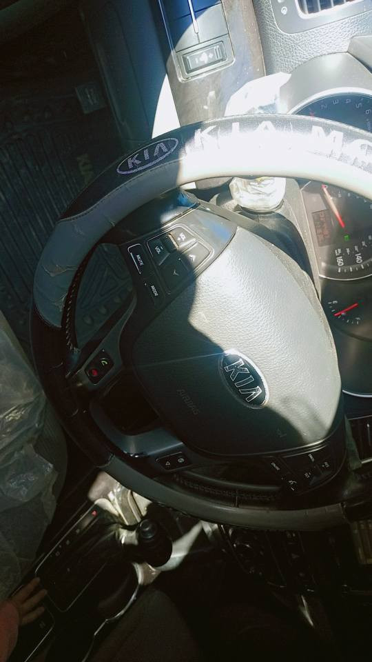 السلام عليكم سورنتو موديل 2014 وأرد أمريكي خمسه راكب 4سلندر 2400 كامره حساس تحكم ستيرن تتفه كشنات سياره مطالعين بيه مثل ماوضحه بلصور هذا رقمي ***********
