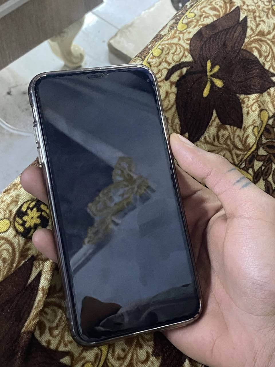 سلام عليكم آيفون اكس ماكس ألون ابيض نضيف ذاكره ٦٤ تك سيمكارت كله بلادي فيس ايدي شغال بطاريه بلاديه ٧٩ سعر ٢٥٠ الف العنوان كركوك رقم الهاتف *********** واتساب
