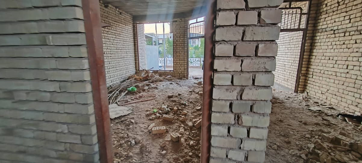 🔥 فرصة 🔥
🔥 هيكل للبيع بموقع مميز 🔥
اذا تريد هيكل بمكان حلو وبسعر قابل للتفاوض؟
مكتب الهدف للعقار والاستشارات الهندسية
يقدّملك عرض مميز 👌
🏠 هيكل طابق واحد للبيع
📅 بناء الهيكل: 2012
📐 المساحة: 150 متر
🔹 تفصيل البيت:
✔️ غرفة نوم 5×4
✔️ صالة واسعة 7×4 صافي
✔️ استقبال 6.75×4
✔️ مطبخ 4×2.90
✔️ حمام + تواليت
✔️ حديقة
✔️ خزان ماء جاهز
📍 الموقع الذهبي:
الفلوجة – حي الشهداء – القاطع الجنوبي
على حديقة مباشرة 🌳
خلف مطعم المزيود سابقًا / مطعم زرزور حاليًا
قريب من شارع 60
وقريب من شارع البو نسور
سايدين شارع 40 البو رديني
💰 السعر: 135 مليون
✳️ قابل للتفاوض للجادين فقط
📞 للاستفسار والمعاينة:
📱 *********** واتساب
📱 *********** واتساب
📞 ***********  اتصال
✨ مكتب الهدف للعقار – نختصرلك الطريق ونجيبلك بيت العمر 
.الهدف لتحقيق الهدف . 2026
