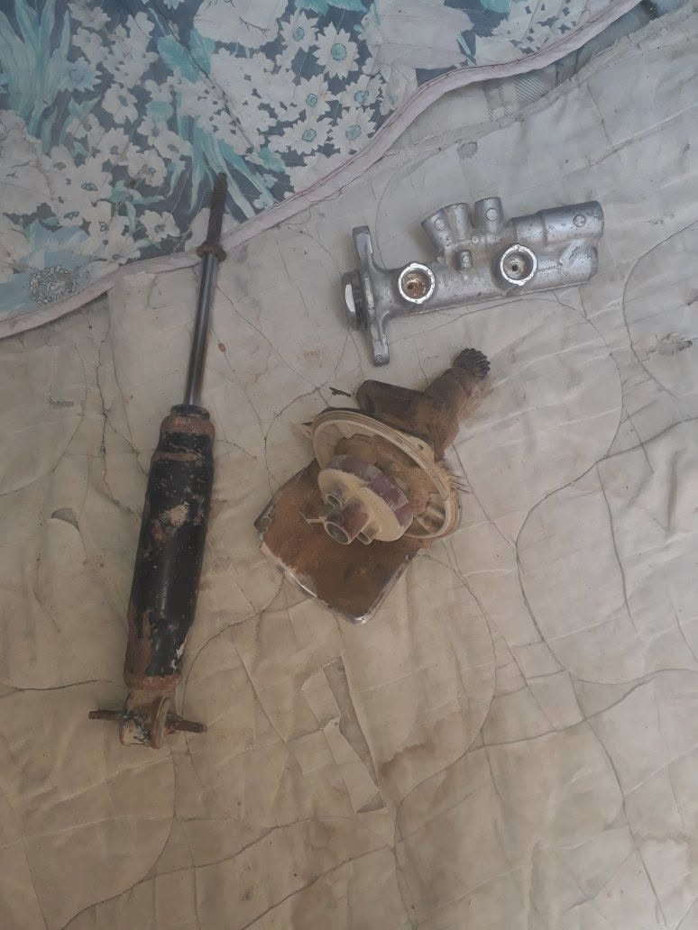 عنبار ودبل فولكة امامي وديلكو مكينه ثنين ونص وضاقطة مال ثنين ونص للبيع كلهن ما اعرف يشتغلن لاء الي يريدهن ينطي سعر وياخذهن مكاني سوق الشيوخ شراي يدلل بيش يفيدنه خل يجي


**إذا كنت صاحب هذا الإعلان وتريد حذفه لأي سبب، رجاءا أرسل رسالة إلى الدعم الفني**