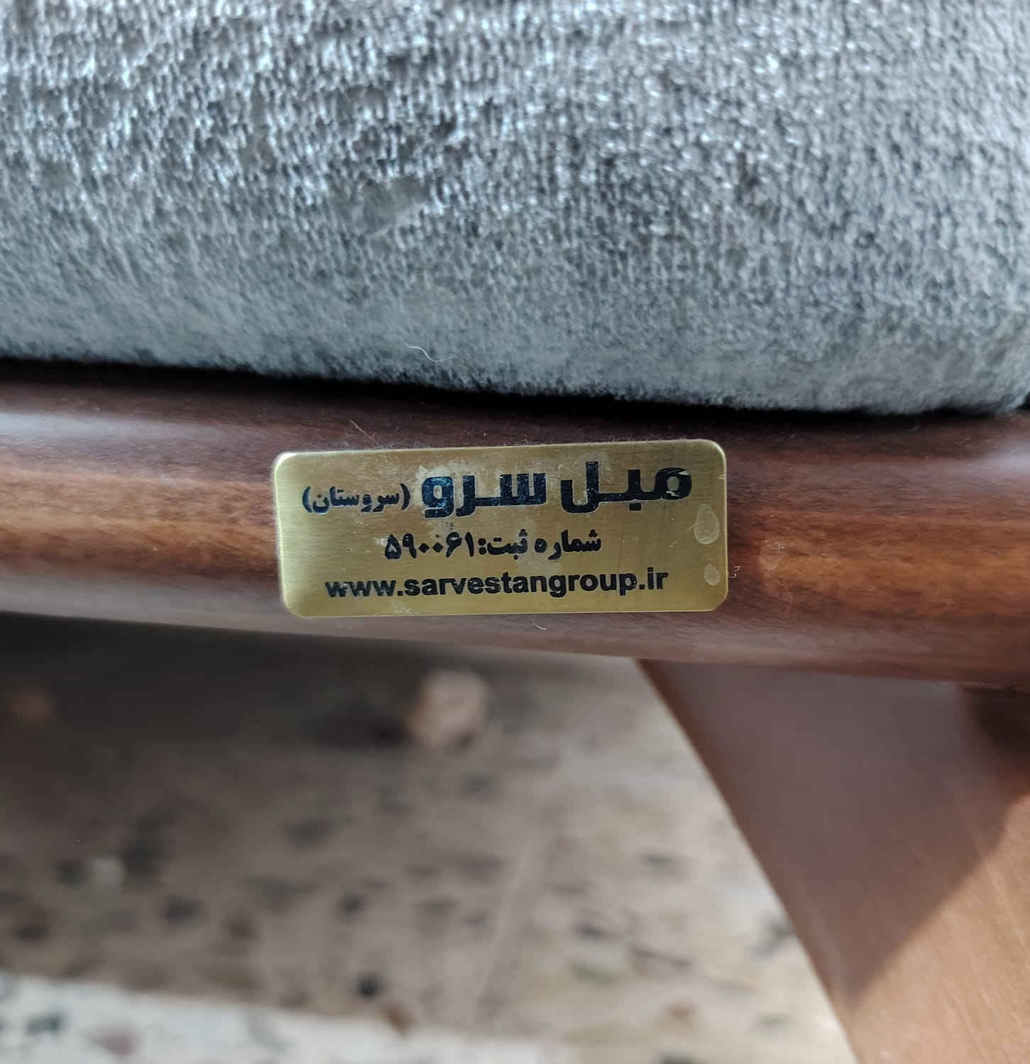 قنفه وحده للبيع . نوعيه ممتازه . 3 نفرات عملاقه . قابله للفتح تصير سرير ابو نفر واحد . مثل ما موضح بالصوره . السعر 200 الف . بيها مجال . النجف حي الميلاد . لا يوجد توصيل . غير متواجده لا على الخاص و لا على العام . التواصل فقط على هذا الرقم واتساب موجود ***********
