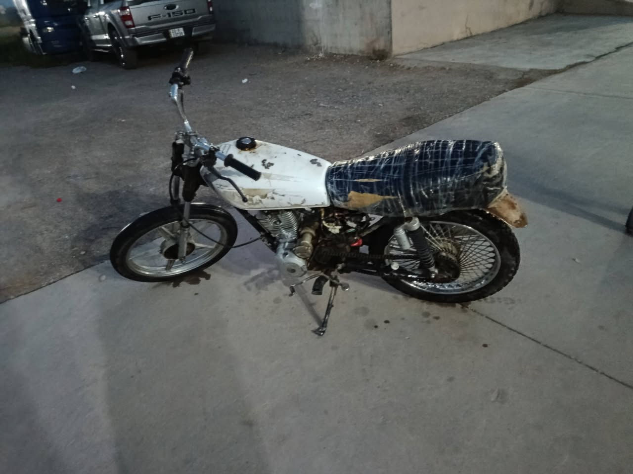 سلام عليكم دراجه للبيع 5كير   بدون اوراق. سعره 250


**إذا كنت صاحب هذا الإعلان وتريد حذفه لأي سبب، رجاءا أرسل رسالة إلى الدعم الفني**