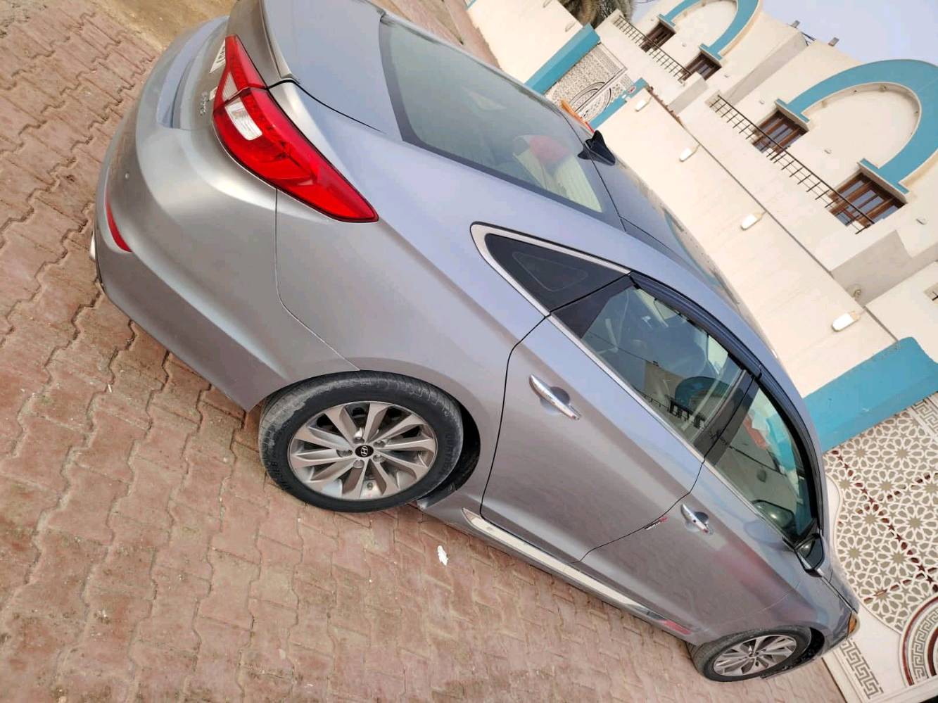 كربلاء حي العامل  سوناتا 2015
فول واحد ع واحد ولا غلطه
رقمها كربلاء سياره باسمي لون سلفري 