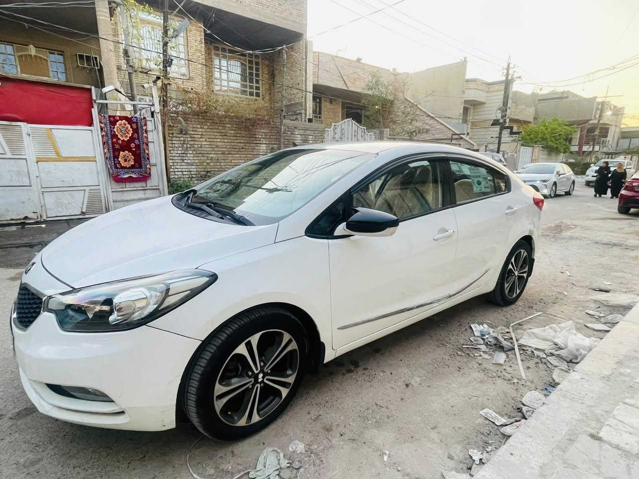 سلام عليكم 
سيراتو 2014 خليجي مكينه 1600 بيها صبغ يم قبق البانزين و شبر باب عكس السايق فقط السعر 105 و بي مجال بسيييط الاستفسار الاتصال او مراسله الرقم ***********
