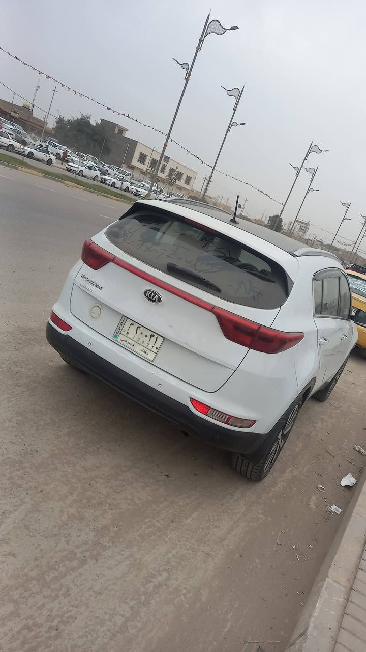 السلام عليكم 
كيا سبورت2017 خليجي
للبيع
ماشية 190الف كيلو 
(كير و محرك مكفول)
محرك 2000 دوش
صدر و حدادية حلوة و ناعمة السيارة
 السيارة جديدة جدا 

المواصفات 

شاشة 
كامرة 
تحكمات ستيرن جهتين
داخل جلد و مخمل بيجي 
 3 وضعيات قيادة
حساسات امامي خلفي 
تدفئة تبريد ثلج
مري شفط
مانع انزلاق 
اشاير بل مري
قطعتين تبريد 
لايت زنون 

بيهة قطعه صبغ جاملغ  بدون دواخل 

السعر  175 بيهة مجال جدا بسيط

العنوان واسط الصويره

باسمي تحويل ثاني يوم

 للاستفسار 
***********

