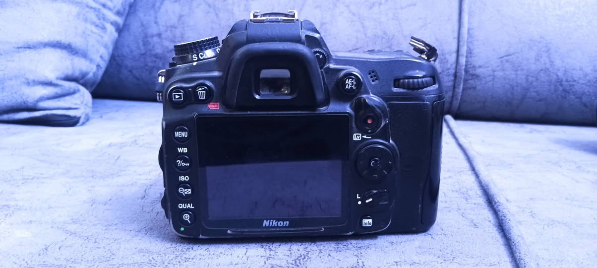 كمره نيكون 7000  سعر  450وبيهه مجال 
***********
