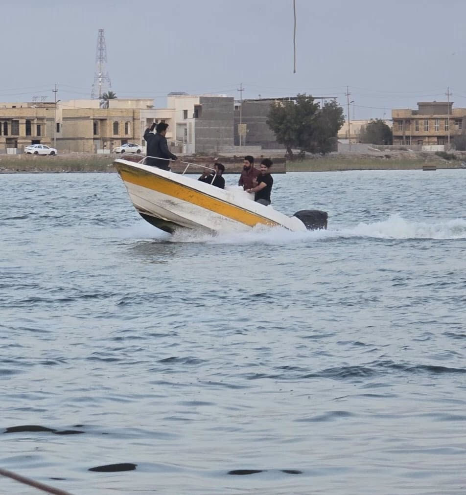 طراد للبيع مكينة 150 ميركري التميت  البصرة شط العرب (*********** —***********) للاستفسار واتس او اتصال
