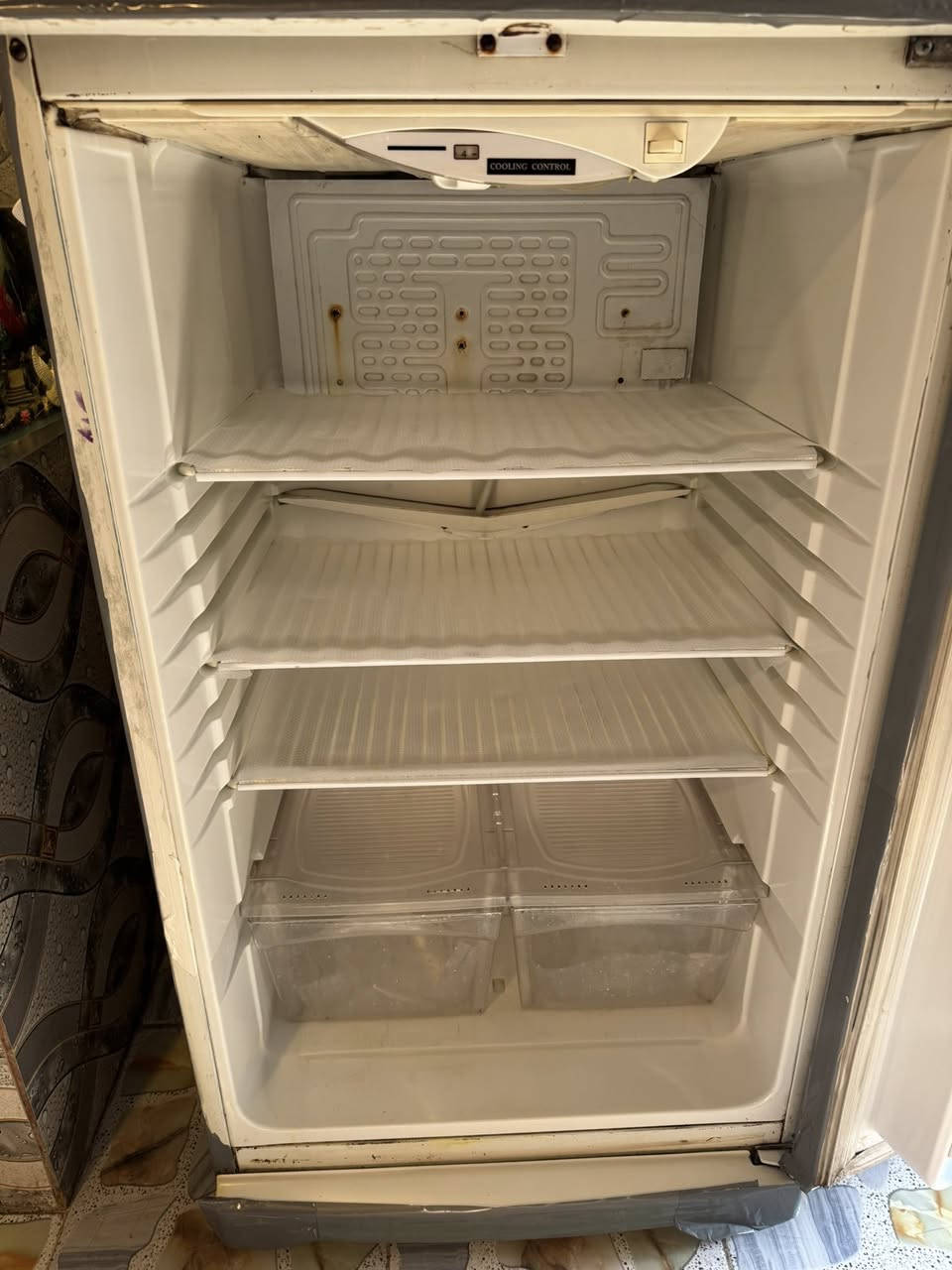 ثلاجه للبيع نوع جون جورد ياباني  تبريدهه ثلج نضيفه كلش سعر 175 وبيه مجال تواصل على رقم ***********
علوان كربلاء
