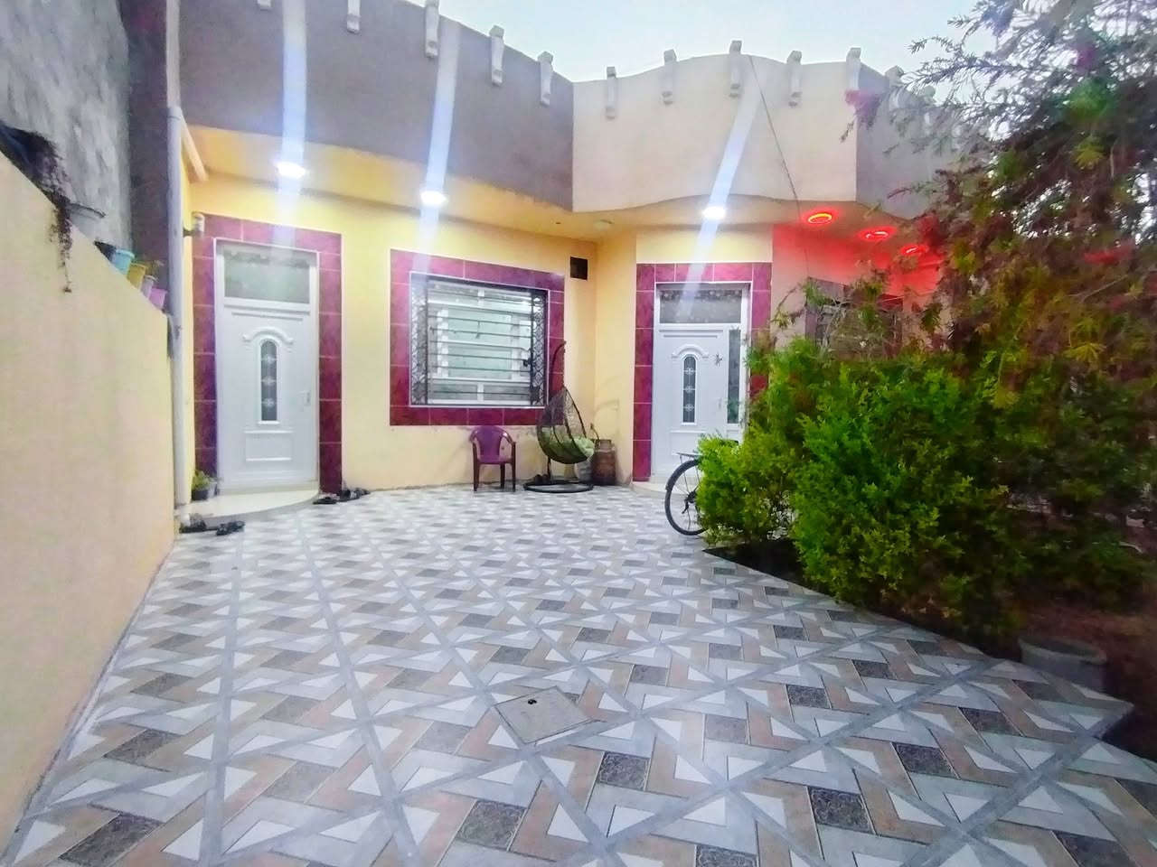 🏡 دار للبيع – فرصة مميزة للسكن

📍 الموقع: دور الزراعة الثالثة – بصف الركن
📐 المساحة: 200 متر مربع 🏠 طابق واحد
- 🚗 كراج يتسع لسيارة
- 🍳 مطبخ مجهز
- 🛋️ غرفة استقبال
- 🏢 صالة كبيرة
- 🛏️ غرفتا نوم
- 🏠 بيتونة واسعة
- 🚿 دورات مياه (داخلية وخارجية)

✅ الدار جاهزة للسكن فوراً
📄 نوع السند: طابو زراعي – سند رسمي (25)
⚡ الخدمات متوفرة بالكامل:
ماء – مجاري – تبليط – كهرباء

📞 للاستفسار والتواصل:
وسام اللهيبي : ***********
ياسر فارس حسين : ***********

🏢 مكتب الجزيرة لبيع وشراء الأراضي والدور السكنية
