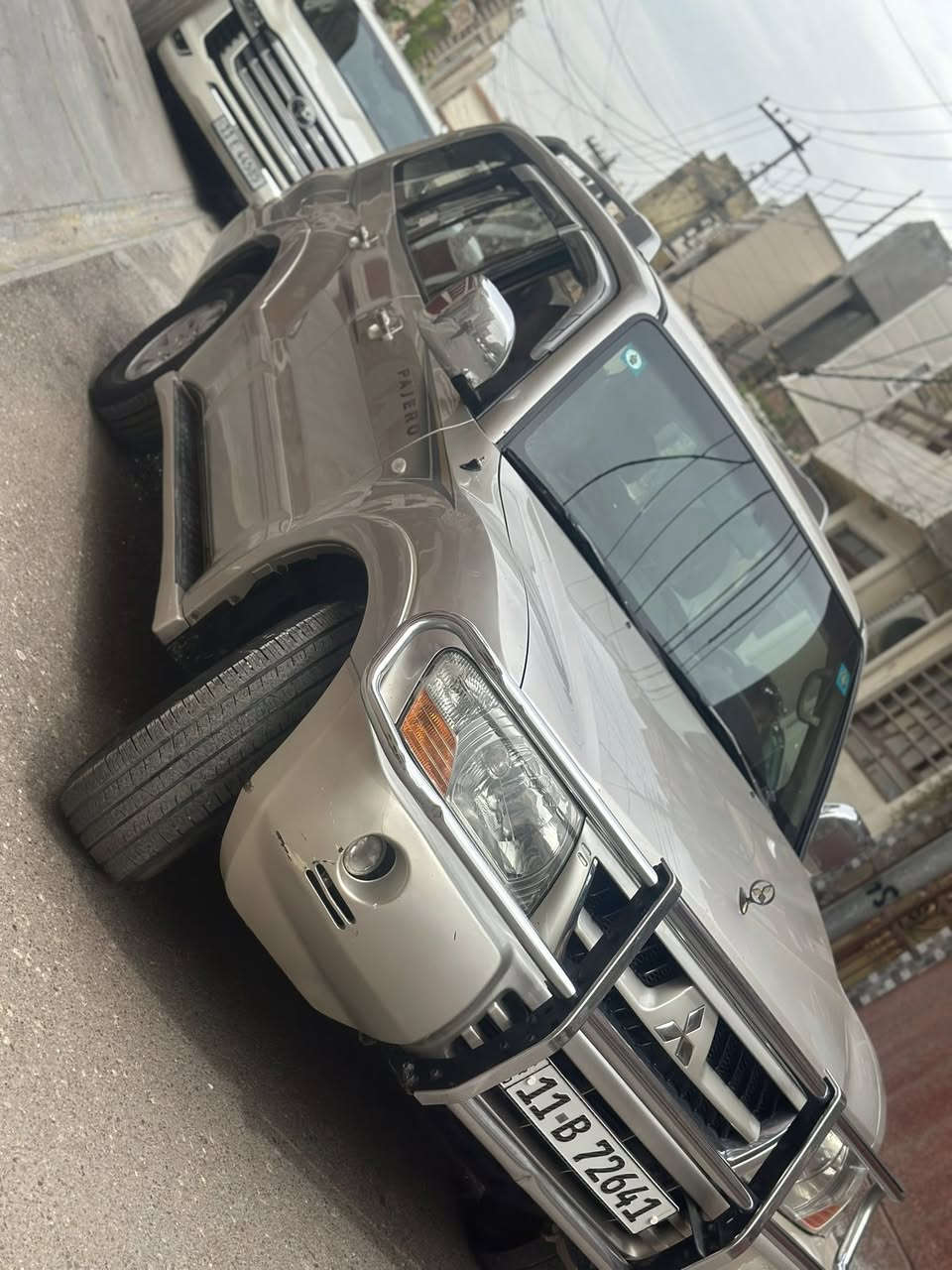 سلام عليكم للبيع باجيرو موديل 2007 السياره كلش جديده السياره بعده عله وضع البلاد السياره كفاله عامه ماعدا الجاملغ بس الخلفي بي صبغ وباقي السياره كفاله مكان السياره بغداد الصليخ رقم صاحب السياره *********** السعر 110 $ ورقه وبيه مجال
