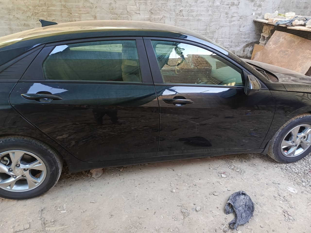 السلام عليكم النترا 23 وارد مكفوله من حار ويرباك وصبغ بيه بارد شوي بقبق الصندوق وباب خلف السائق قليل بارد ماشيه 22 # ***********
