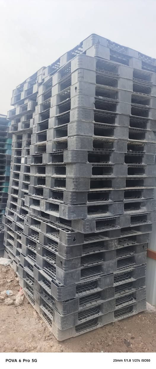 سكيب بلاستيك اسود الون قياس 110x110 مربع وزنها 7كيلو العدد50 سعر القطعه 6الاف مطروح مكاني بغداد حي أور ***********
