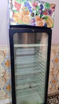 عارضة البيع تبريدها ثلج وبسعر مناسب 07812499673