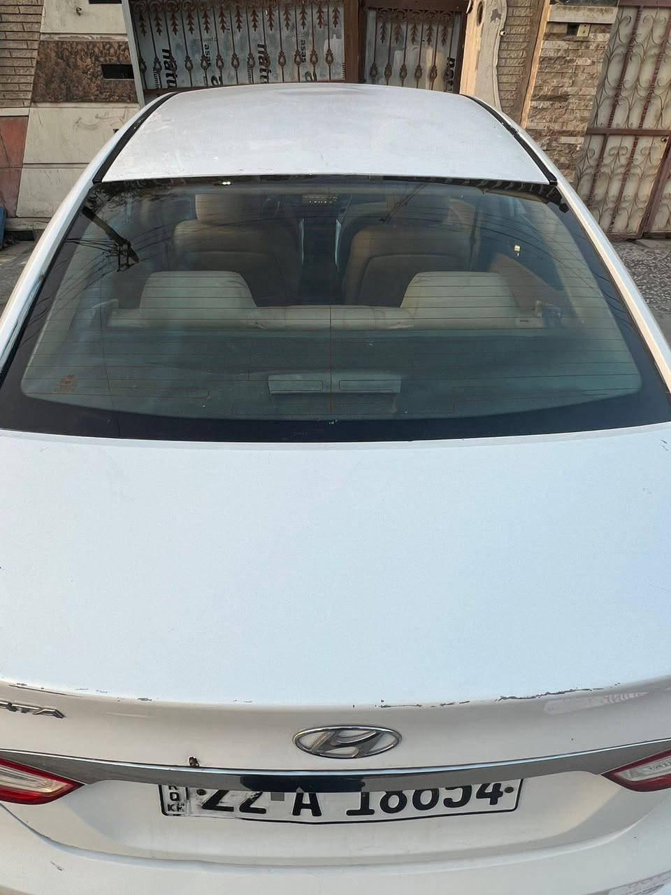 السلام عليكم
سوناتا مضلع خليجي محرك دوش ماشية 225 الف
رقمها اربيل دولي شرط تحويل هزه وبراد جديدة 
بيها جاملغ وبنيد مصبوغ
اضافة باب الصدر بيها بارد
وجاملغ خلفي من فوك ويه قمارة بيها بارد واكعة عليها شجره بدون دواخل
مكان السيارة بغداد 
السعر ٩٠ 
للاستفسار 
‏‭0789 379 3855
