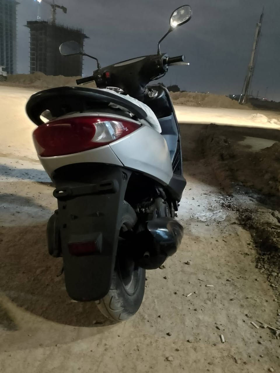 السلام عليكم دراجه بريز للبيع السعر ٤٥٠ النضافه ٩٠/١٠٠ المكان بغداد شهداء البياع للتواصل عله رقم الهاتم ***********
