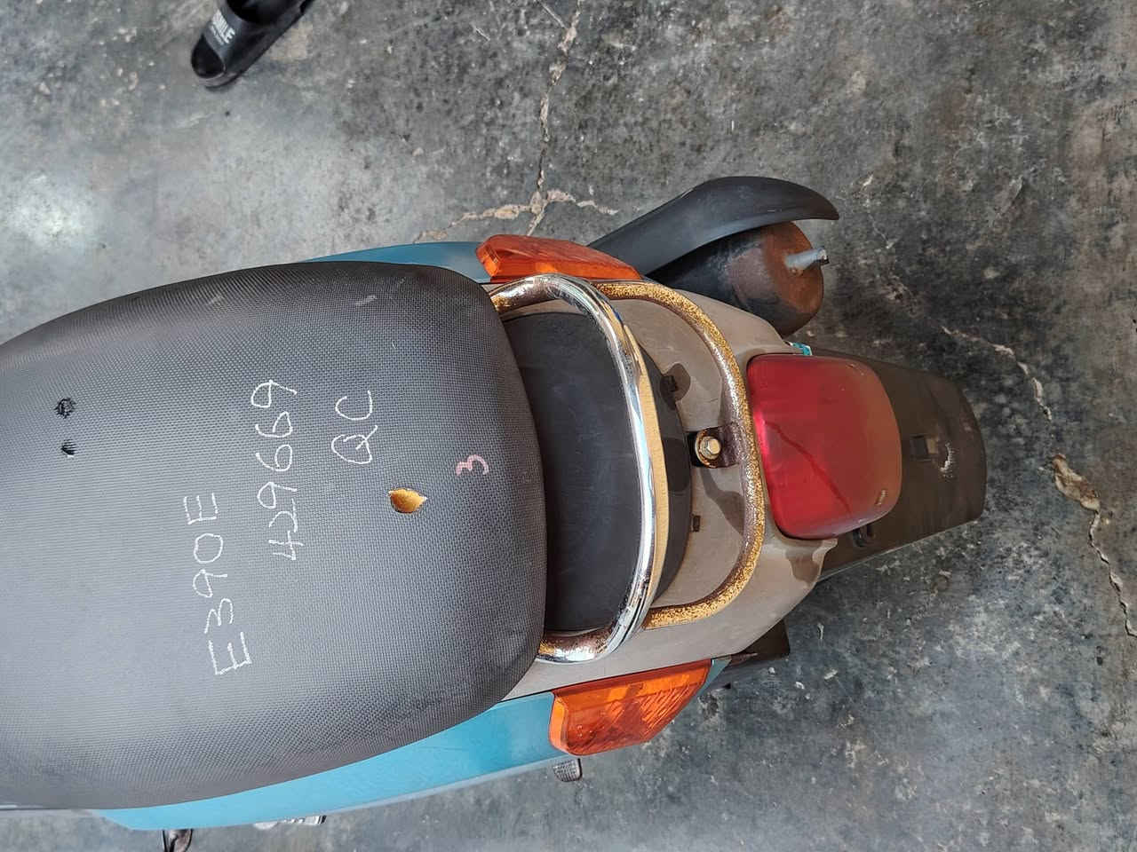 سلام عليكم دراجه بوليس محرك بلادي نقصه قمجي مال سعره ويده هندر السعر ٩٠٠وبيه مجال العنوان بغداد المدائن ***********
