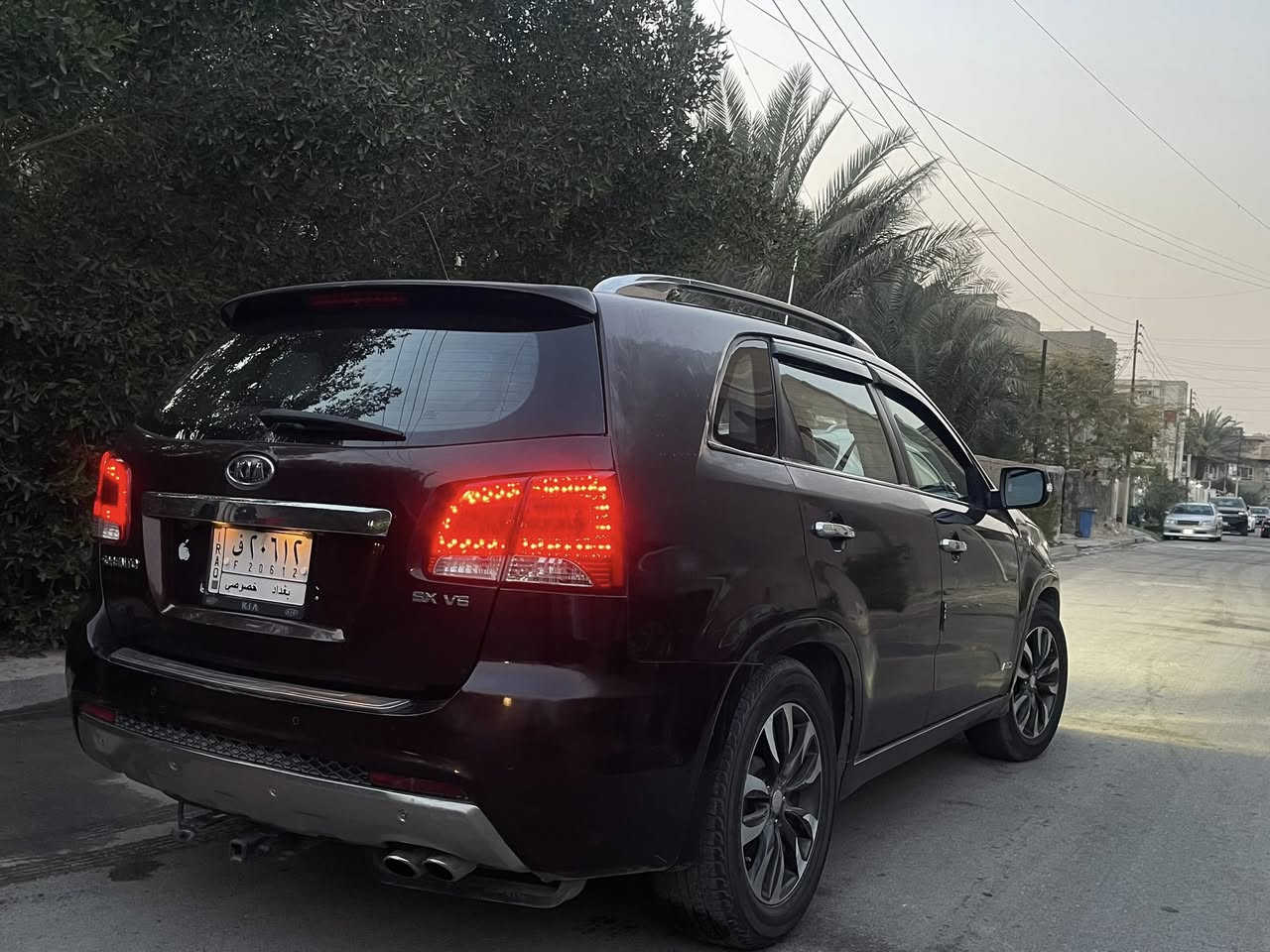 السلام عليكم 
كيا سورنتو 2012 وارد امريكي SX فول 1/1
محرك 6 سلندر 3500 دوش
7 راكب  3قطع تبريد 
رقم بغداد الماني باسمي 
حادثها جاملغ امامي جهة السائق وبنيد 
شواصيها مكفولة ضربتها مو قوية
(بيها صبغ 5 قطع السيارة بلا ضربة اثر جراد وبيها جراد بلجاملغ الخلفي جهة الراكب نفسه المصبوغ جارد )
المواصفات:-
بصمة تشغيل +ابواب + صندوق
بانوراما بردات 2 
شاشة بلادية وسستم صوت انفنتي 
نظام نزول منحدرات 
كشنات جلد + كهرباء + تدفئة وتبريد كشن السايق+ وضعيات خزن كشن السائق ميموري
تدفئة ستيرن 
اضائة ارضيات بلادي الوان من الشركة 
مري شفط كهرباء 
بكلايت led بلادي لايت ناصي +عالي+ بلوجكتر led 
هوگ خلفي حديد جوة الدعامية 
وبيها هواي مواصفات بعد 

السعر 135 ورقة وبيها مجال بسيط 
مكاني بغداد البلديات 
للاتصال ***********
