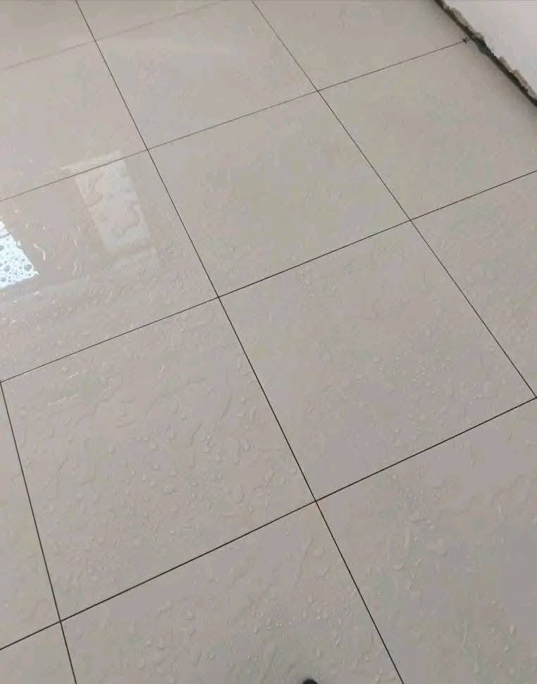 السلام عليكم خلفه سيراميك كاشي بورسلين شغل درجه اولى عل ليزر و الهزاز متفرغ حالين هاتفي *********** بي واتساب
