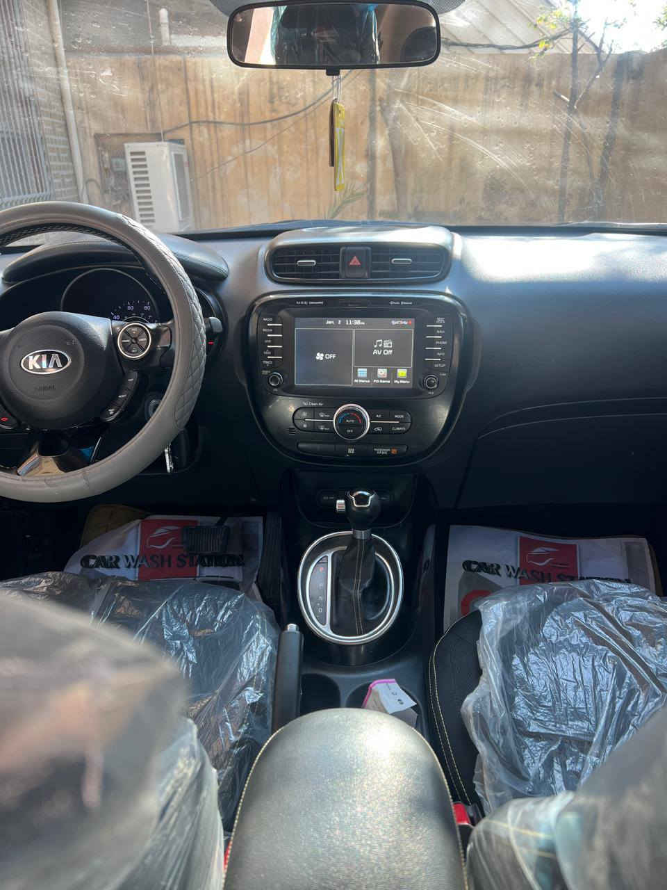 السلام عليكم 
صول موديل ٢٠١٥ 
بأسمي سنويه مجدده إلى ٢٠٣١ 
هزه ما ساقطه 
مكانها حله مركز المدينه 
سعرها ١٢٥ وبيها مجال بسيط استفسار أكثر على باقي التفاصيل اتصل على الرقم 
‏‪***********‬‏
